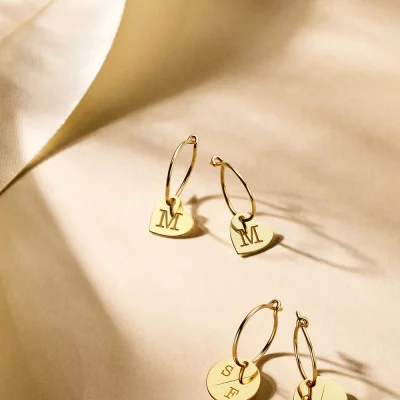 Gouden letter oorbellen goedkoop
