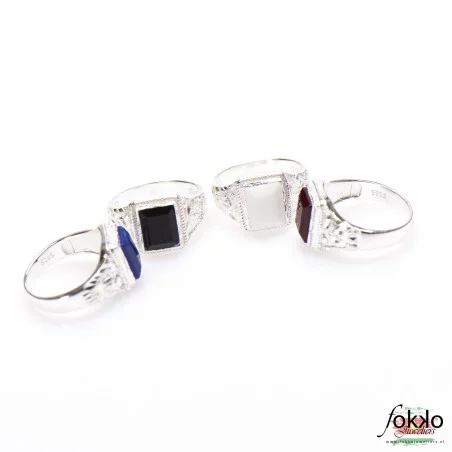 Surinaamse ringen | Surinaamse ring met steen | Surinaamse vierkante ring