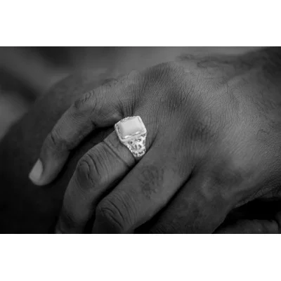 Surinaamse ring witte steen. Surinaamse sieraden. Surinaamse Ring.