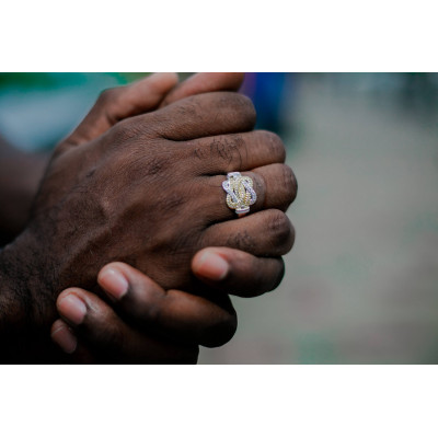 Mattenklopper ring bi-color Swarovski. Surinaamse sieraden. Surinaamse ring.