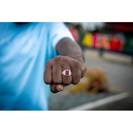 Surinaamse ring rode steen. Surinaamse sieraden. Surinaamse ring.