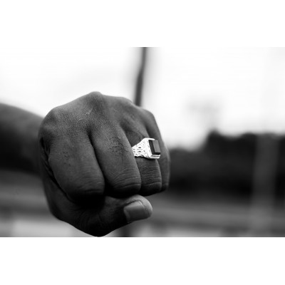 Surinaamse ring rode steen. Surinaamse sieraden. Surinaamse ring.