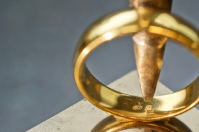 Wettelijke Keuring van Gouden en Zilveren Sieraden in Nederland: Wat Je Moet Weten